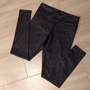 Vie Active Leopard Leggings